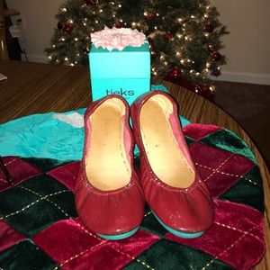 🌟🌟EUC RUBY RED TIEKS SZ:8🌟🌟